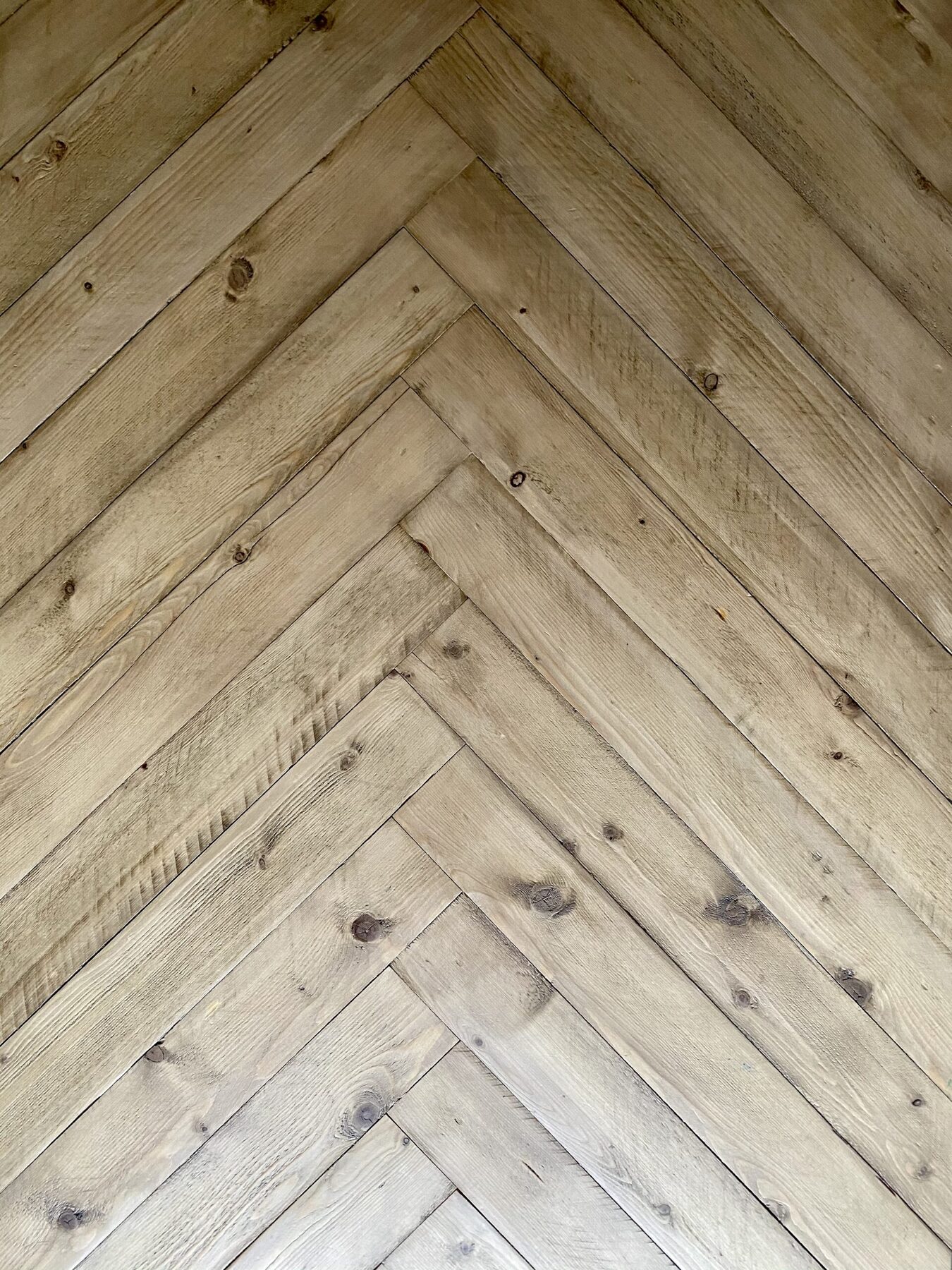 Houten visgraatvloer, van dichtbij